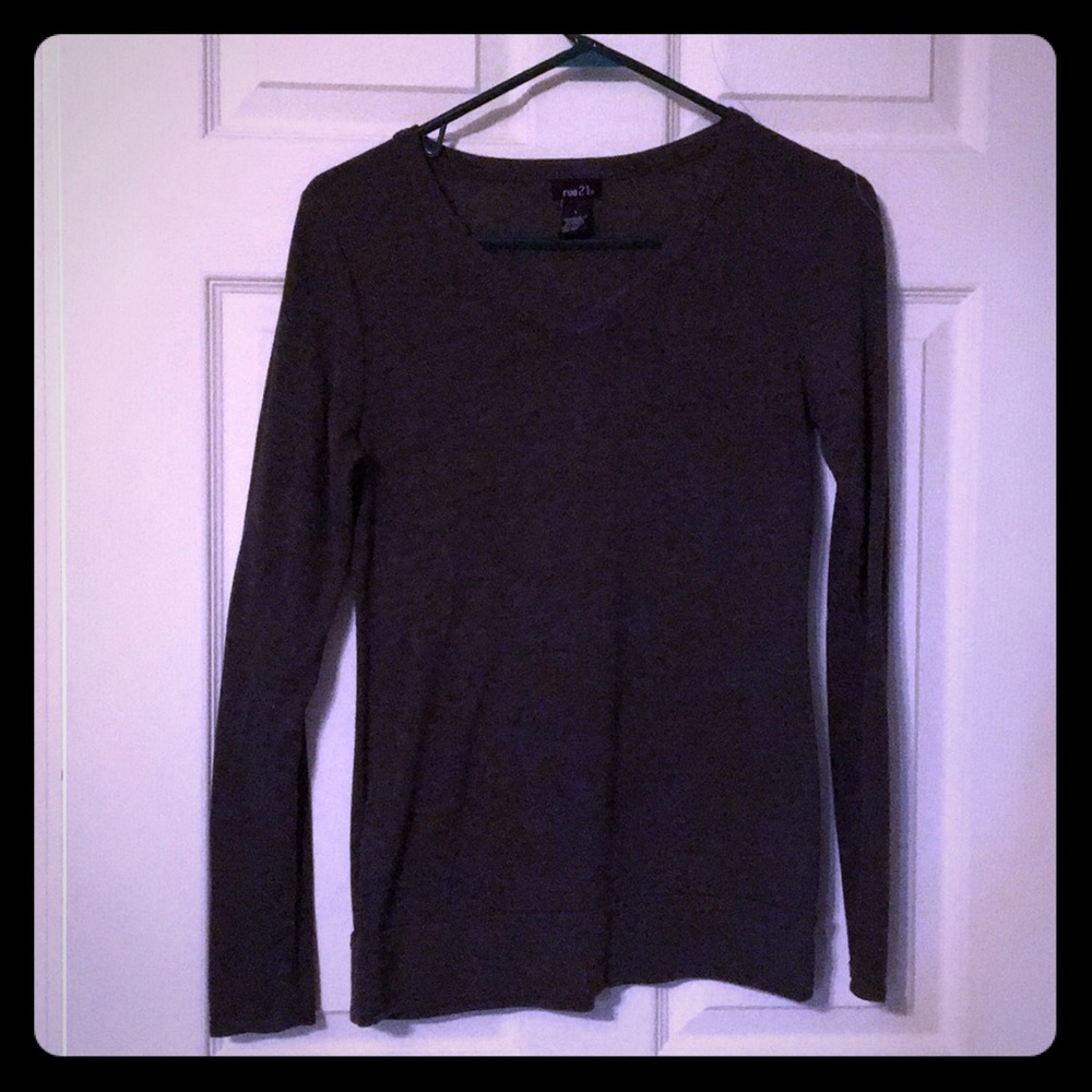 Long sleeve grey shirt